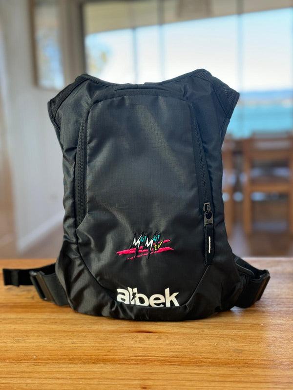 Albek X MoiMoi TV 1.5L H20-Haul Hydration Pack